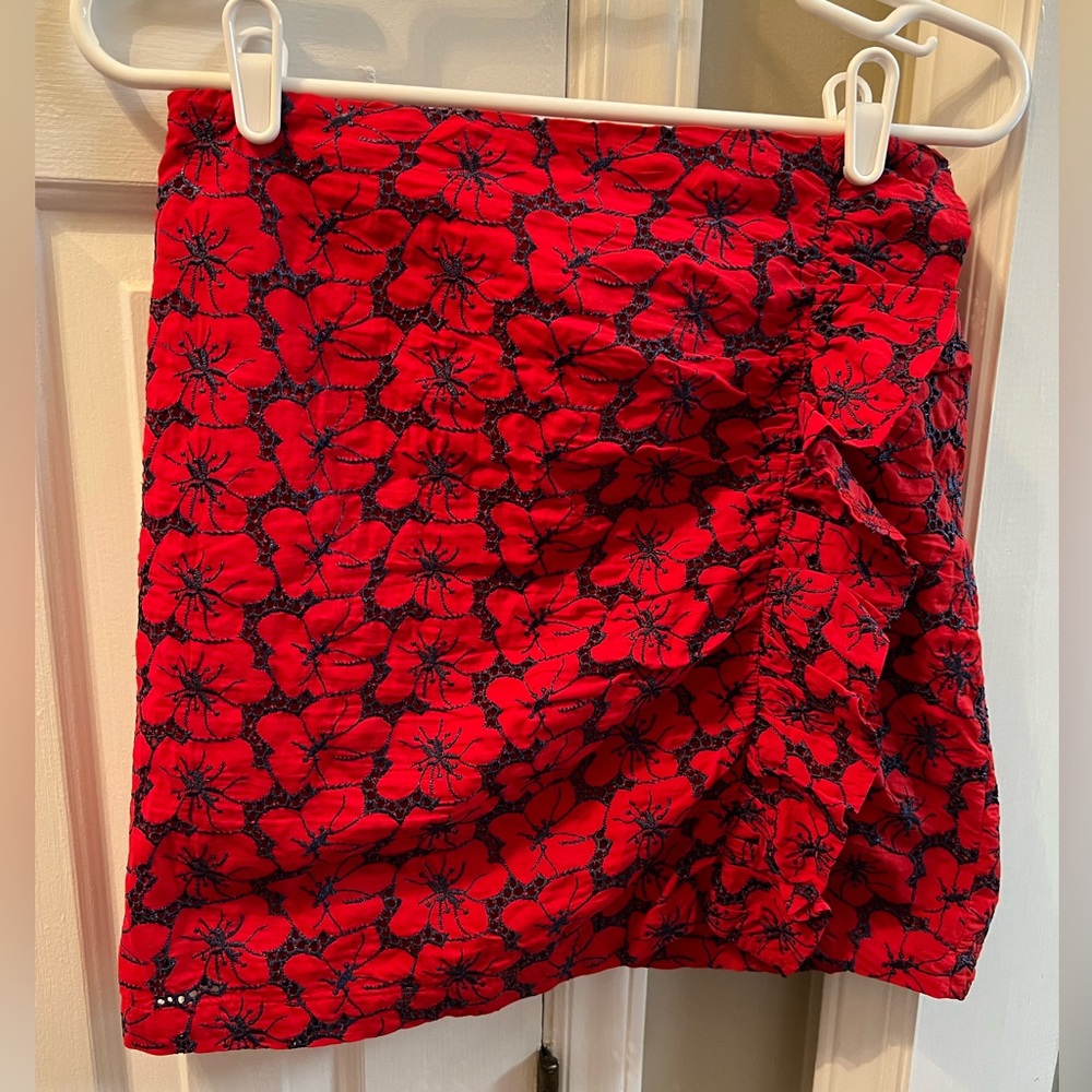 Red and Navy casual short skirt.